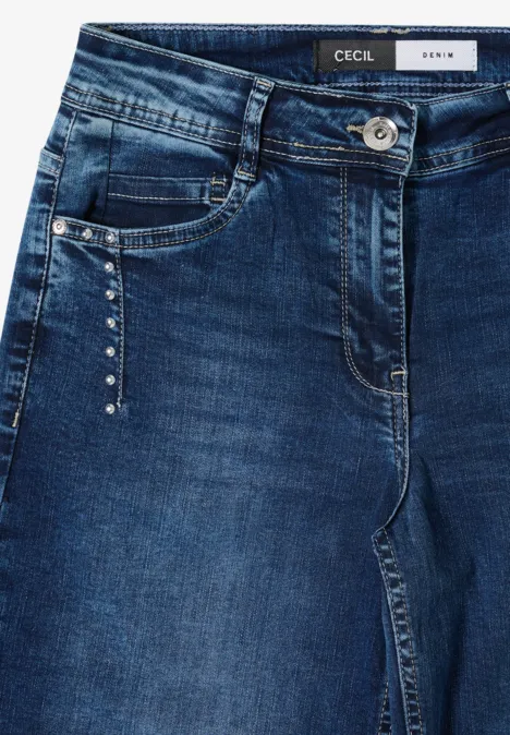 Dunkelblaue Damenjeans mit Ziernähten und kleinen silbernen Nieten am Münzfach, hoher Bund.